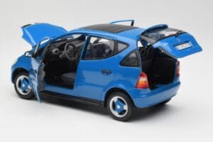 Mercedes A-Class W168 Azure Bleu Maisto 1:18 50311 Métal Moulé — image 5 sur 8