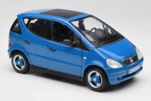 Mercedes A-Class W168 Azure Bleu Maisto 1:18 50311 Métal Moulé — image 6 sur 8