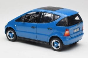 Mercedes A-Class W168 Azure Bleu Maisto 1:18 50311 Métal Moulé — image 7 sur 8