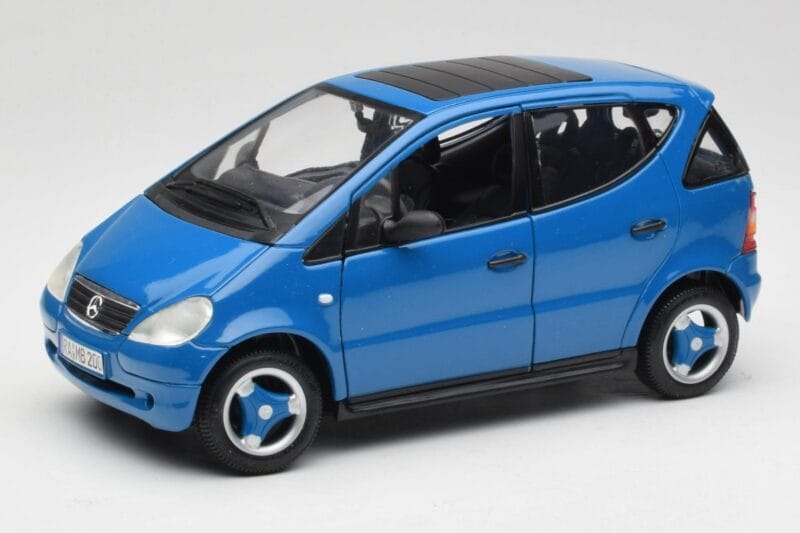 Mercedes A-Class W168 Azure Bleu Maisto 1:18 50311 Métal Moulé