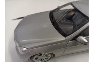 Mercedes Classe E W212 Avantgarde Iridium Argent Peinture Édition 1 Minichamps 1:18 B66960212-D1 Métal Moulé — image 8 sur 11