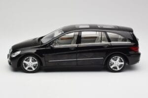 Mercedes R-Class W251 Obsidian Noir Minichamps 1:18 150034601 Métal Moulé — image 4 sur 8