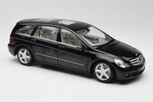 Mercedes R-Class W251 Obsidian Noir Minichamps 1:18 150034601 Métal Moulé — image 6 sur 8