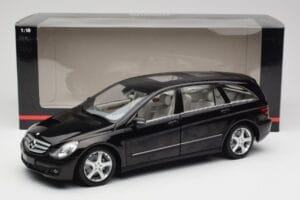 Mercedes R-Class W251 Obsidian Noir Minichamps 1:18 150034601 Métal Moulé — image 8 sur 8