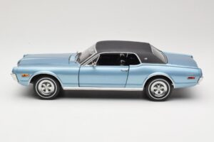Mercury Cougar XR-7 Bleu Sun Star 1:18 1562 Métal Moulé — image 4 sur 8