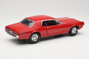Mercury Cougar XR-7 Rouge Sun Star 1:18 1541 Métal Moulé — image 3 sur 8
