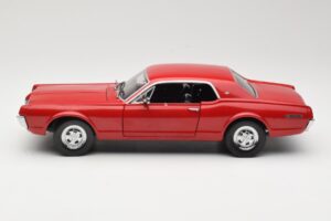 Mercury Cougar XR-7 Rouge Sun Star 1:18 1541 Métal Moulé — image 4 sur 8