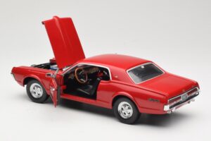 Mercury Cougar XR-7 Rouge Sun Star 1:18 1541 Métal Moulé — image 5 sur 8