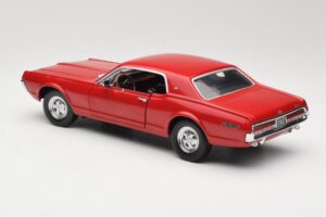 Mercury Cougar XR-7 Rouge Sun Star 1:18 1541 Métal Moulé — image 7 sur 8