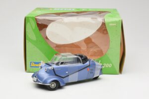 Messerschmitt KR200 Bleu Revell 1:18 08944 Métal Moulé — image 6 sur 6