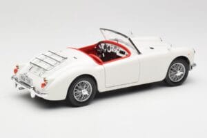 MGA Roadster Old English White Revell 1:18 08455 Métal Moulé — image 3 sur 8