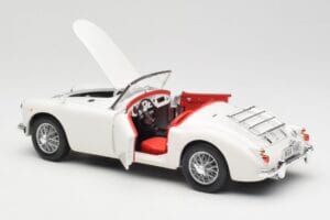 MGA Roadster Old English White Revell 1:18 08455 Métal Moulé — image 5 sur 8