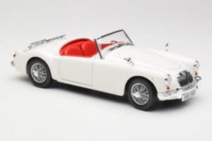 MGA Roadster Old English White Revell 1:18 08455 Métal Moulé — image 6 sur 8