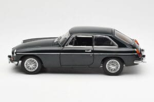 MGB GT Mk2 Coupe Racing Vert AUTOart 1:18 76602 Métal Moulé — image 4 sur 8