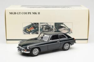 MGB GT Mk2 Coupe Racing Vert AUTOart 1:18 76602 Métal Moulé — image 8 sur 8