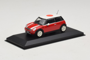 Mini Cooper Rouge Avec Drapeau du Japon Minichamps 1:43 80420309024-R1 Métal Moulé — image 2 sur 5