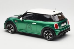 MINI Cooper F56 JCW British Racing Vert Otto 1:18 OT1098 Résine — image 5 sur 6