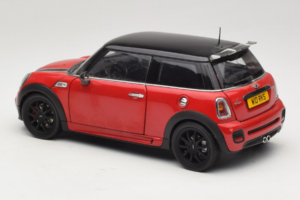 Mini Cooper John Cooper Works R56 Rouge & Noir Kyosho 1:18 80430419909 Métal Moulé — image 7 sur 8