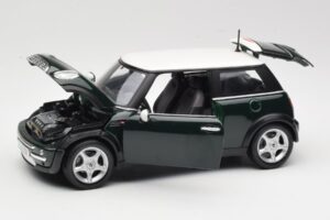 Mini Cooper Mk7 Vert Maisto 1:18 7271336 Métal Moulé — image 2 sur 8