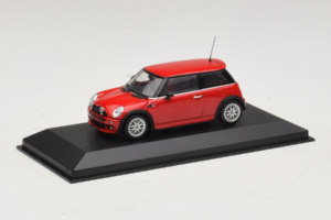 Mini Cooper One R50 Aero Rouge Minichamps 1:43 431138272 Métal Moulé — image 3 sur 4