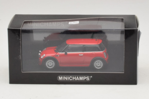 Mini Cooper One R50 Aero Rouge Minichamps 1:43 431138272 Métal Moulé — image 4 sur 4