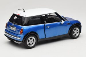 Mini Cooper R50 Bleu avec Toit Blanc Mondo Motors 1:18 MINI004 Métal Moulé — image 3 sur 8