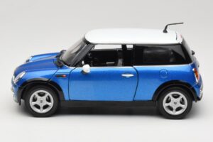 Mini Cooper R50 Bleu avec Toit Blanc Mondo Motors 1:18 MINI004 Métal Moulé — image 4 sur 8