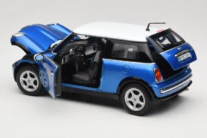 Mini Cooper R50 Bleu avec Toit Blanc Mondo Motors 1:18 MINI004 Métal Moulé — image 5 sur 8