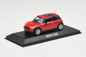 Mini Cooper Rouge Minichamps 1:43 MINI010 Métal Moulé — image 2 sur 4