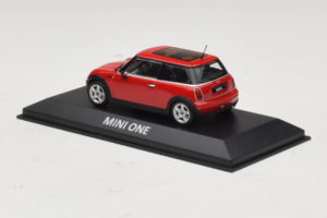 Mini Cooper Rouge Minichamps 1:43 MINI010 Métal Moulé — image 3 sur 4