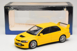 Mitsubishi Lancer Evolution IX GSR Jaune AUTOart 1:18 77192 Métal Moulé — image 8 sur 8