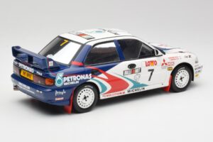 Mitsubishi Lancer Evo 3 Group A #4 T. Makinen / S. Harjanne Rally Australia 1996 Otto 1:18 OT475 Résine — image 2 sur 6
