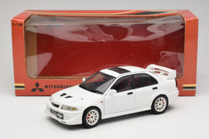 Mitsubishi Lancer Evo VI Tommi Makinen Edition Blanc AUTOart 1:18 77157 Métal Moulé — image 8 sur 8