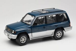 Mitsubishi Pajero V20 LWB Bleu & Argent Sun Star 1:18 1212 Métal Moulé