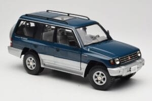 Mitsubishi Pajero V20 LWB Bleu & Argent Sun Star 1:18 1212 Métal Moulé — image 6 sur 8