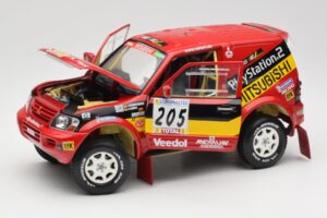 Mitsubishi Pajero Rallye Raid #205 Paris-Dakar Rally 2001 Solido 1:18 9022 Métal Moulé — image 2 sur 8