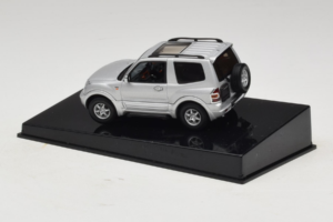 Mitsubishi Pajero SWB Argent AUTOart 1:43 57113 Métal Moulé — image 3 sur 4