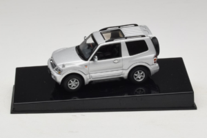 Mitsubishi Pajero SWB Argent AUTOart 1:43 57113 Métal Moulé