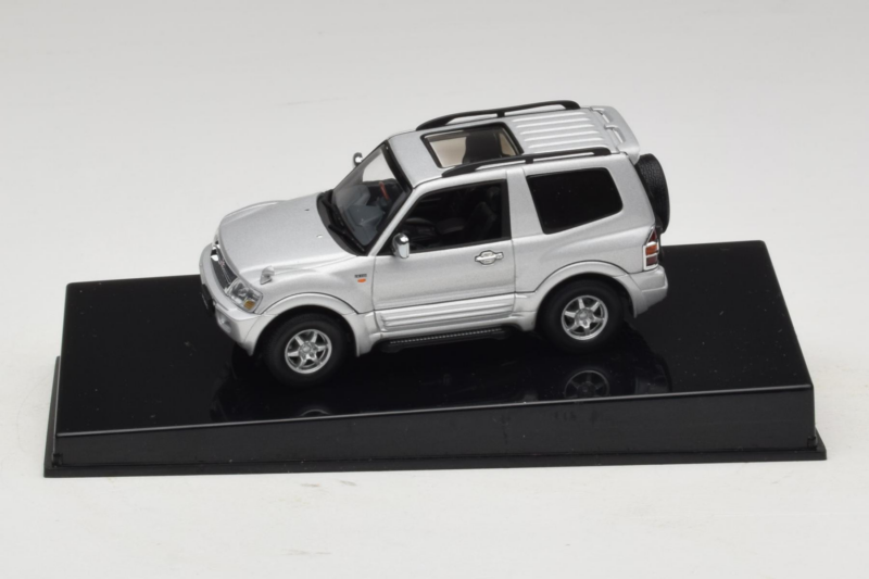 Mitsubishi Pajero SWB Argent AUTOart 1:43 57113 Métal Moulé