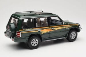 Mitsubishi Pajero V20 LWB Vert Sun Star 1:18 1225 Métal Moulé — image 3 sur 8