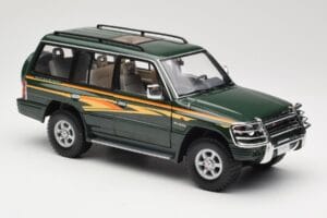 Mitsubishi Pajero V20 LWB Vert Sun Star 1:18 1225 Métal Moulé — image 6 sur 8