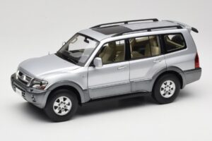 Mitsubishi Pajero V73 Bleu YC Model 1:18 241218040102010209 Métal Moulé