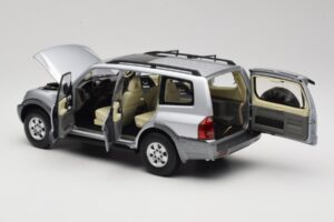 Mitsubishi Pajero V73 Bleu YC Model 1:18 241218040102010209 Métal Moulé — image 5 sur 8