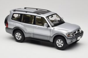 Mitsubishi Pajero V73 Bleu YC Model 1:18 241218040102010209 Métal Moulé — image 6 sur 8