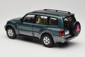Mitsubishi Pajero V73 Vert YC Model 1:18 241218040101010215 Métal Moulé — image 7 sur 8