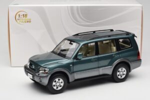 Mitsubishi Pajero V73 Vert YC Model 1:18 241218040101010215 Métal Moulé — image 8 sur 8