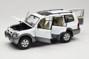Mitsubishi Pajero V73 Blanc YC Model 1:18 241218040103010206 Métal Moulé — image 2 sur 8
