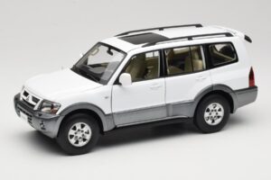 Mitsubishi Pajero V73 Blanc YC Model 1:18 241218040103010206 Métal Moulé