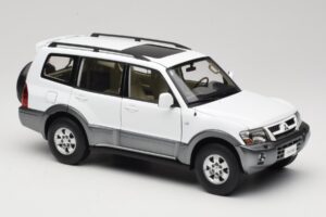 Mitsubishi Pajero V73 Blanc YC Model 1:18 241218040103010206 Métal Moulé — image 6 sur 8