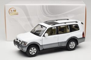 Mitsubishi Pajero V73 Blanc YC Model 1:18 241218040103010206 Métal Moulé — image 8 sur 8
